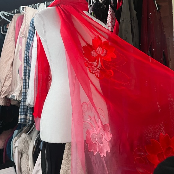 ombre red and pink scarf - Picture 2 of 5